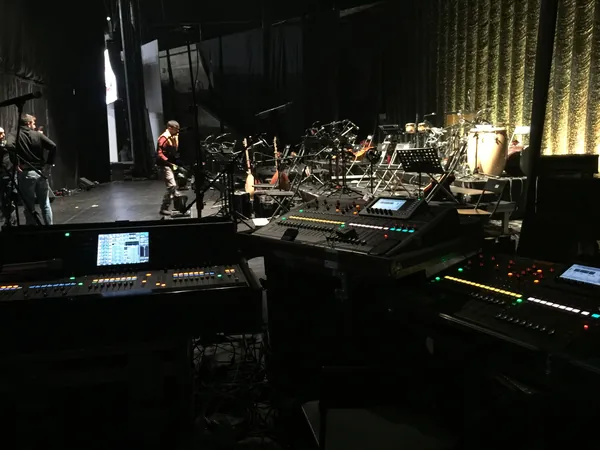Theatre console at front of house